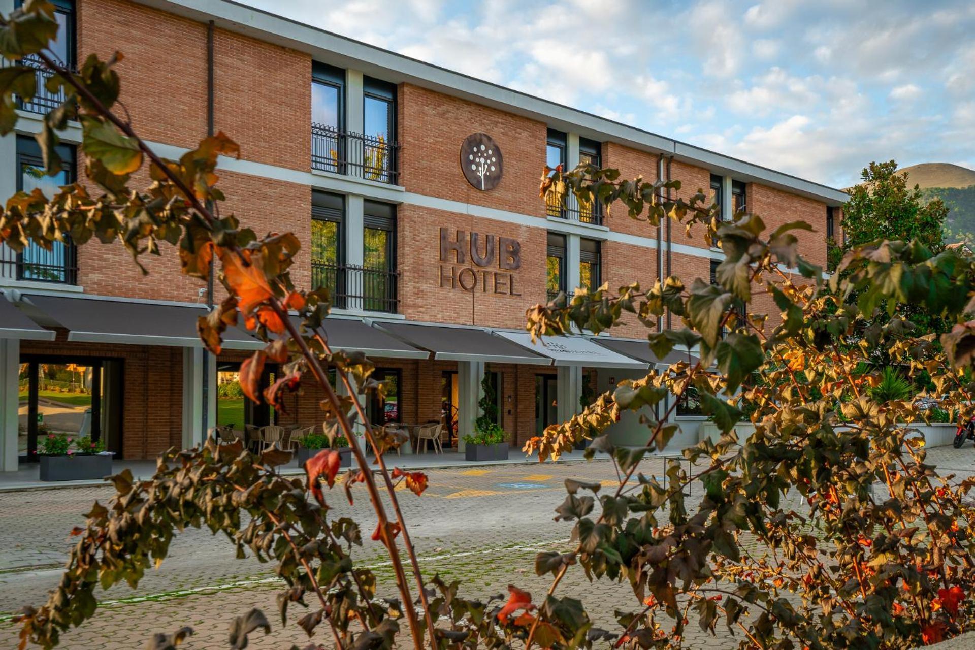 Hub Hotel 古比奥 外观 照片