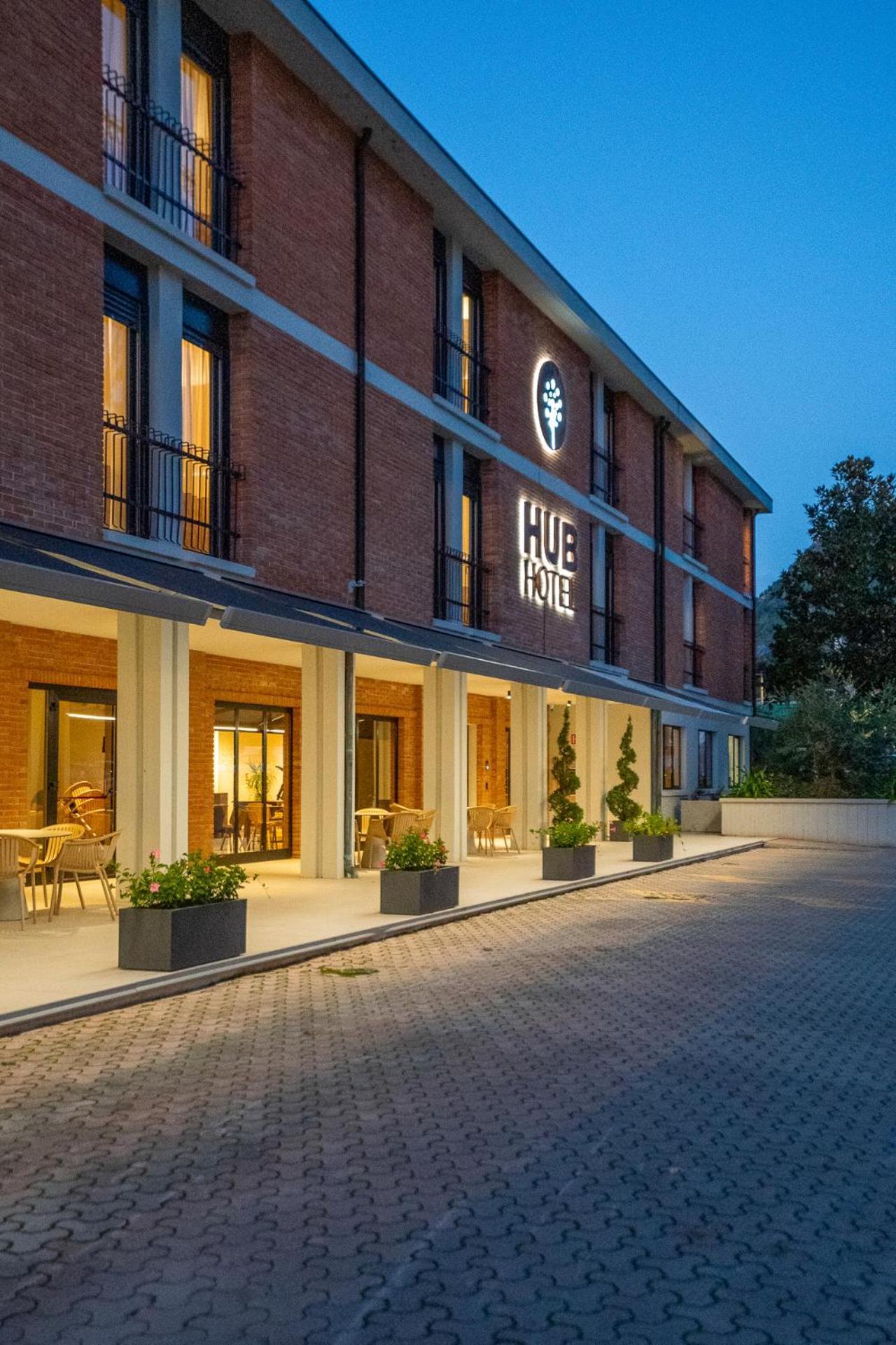 Hub Hotel 古比奥 外观 照片