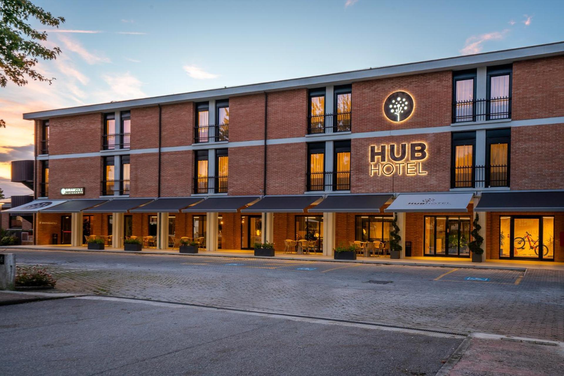 Hub Hotel 古比奥 外观 照片
