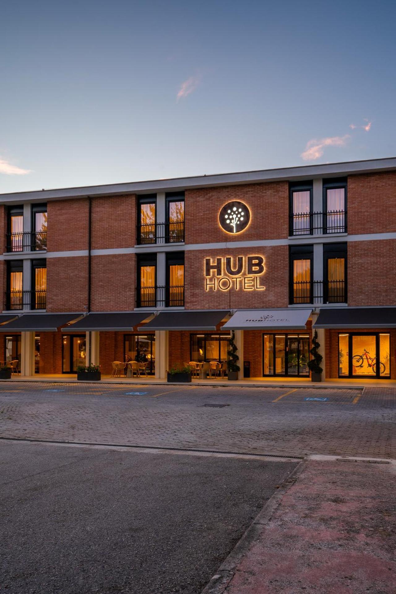 Hub Hotel 古比奥 外观 照片